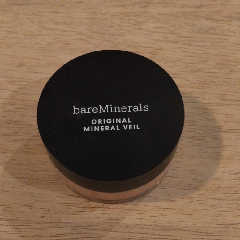 bareMinerals Mineral Veil in Black and Tan